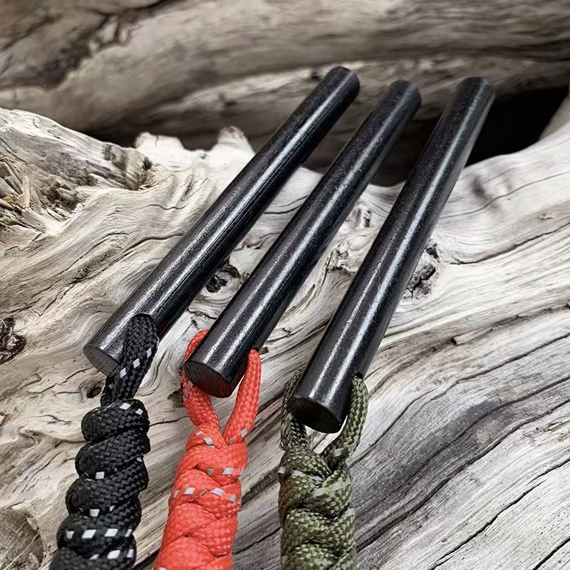 Outdoor Survival Fire Starter  - Ferro Rod Striker のレビューと価格