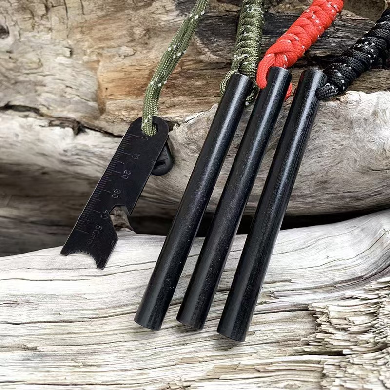 Outdoor Survival Fire Starter  - Ferro Rod Striker のレビューと価格