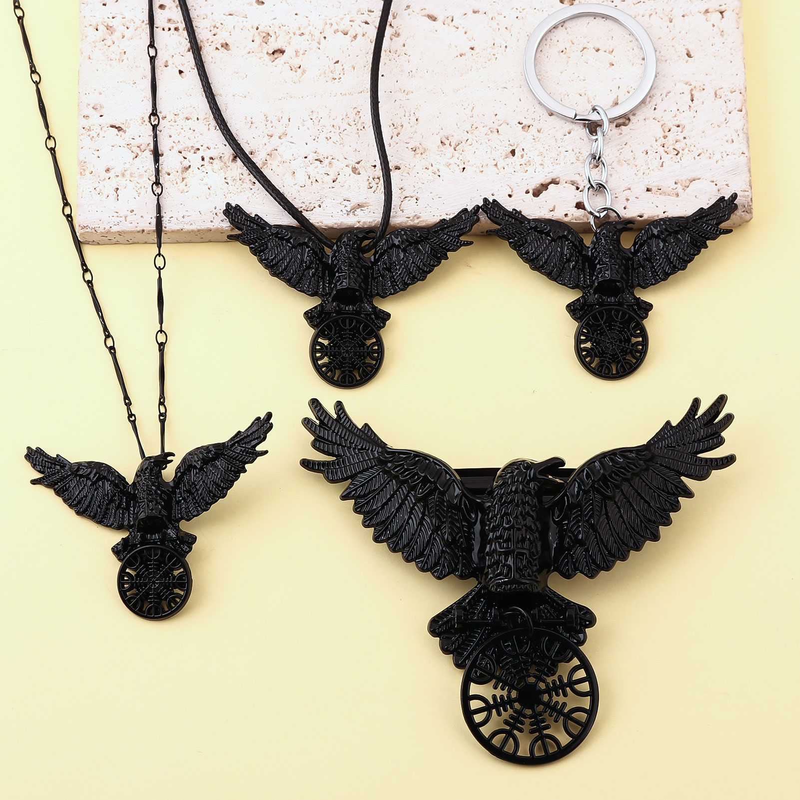 Vintage Viking Black Crow Neck - Compass Keychain Mini のレビューと価格