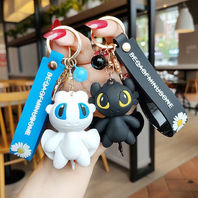 How to Train Your Dragon Tooth - Carabiner Keychain のレビューと価格